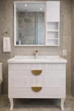 Washroom Cabinet 105 - Image 3