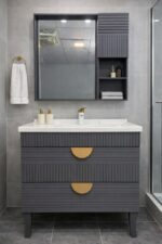 Washroom Cabinet 105 - Image 2