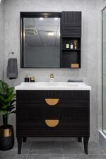 Washroom Cabinet 105 - Image 4