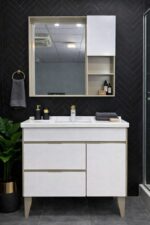 Washroom Cabinet 111 - Image 3