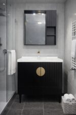 Washroom Cabinet 110 - Image 5