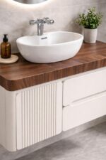 Washroom Cabinet 104 - Image 7