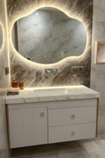 Washroom Cabinet 105 - Image 5